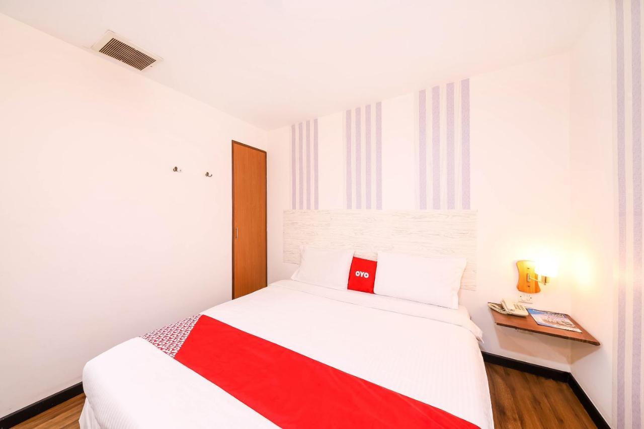 Oyo 43963 T Signature Hotel Petaling Jaya Dış mekan fotoğraf